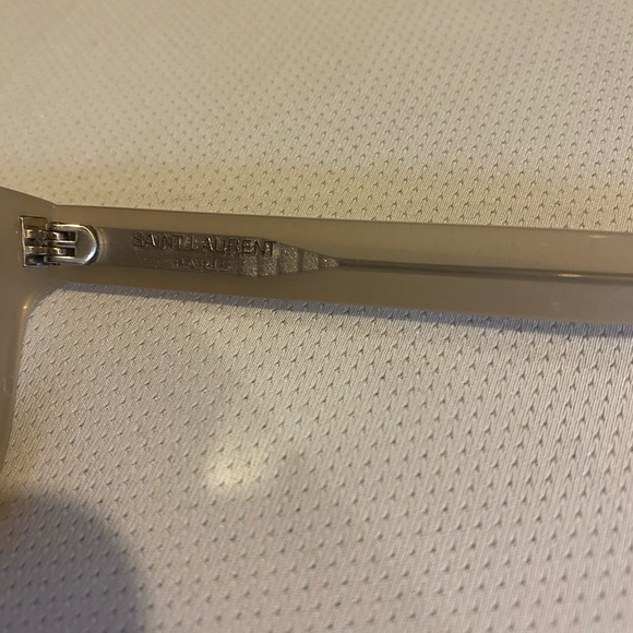 Saint Laurent nude plastic frame sunglasses - Picture 6 of 7